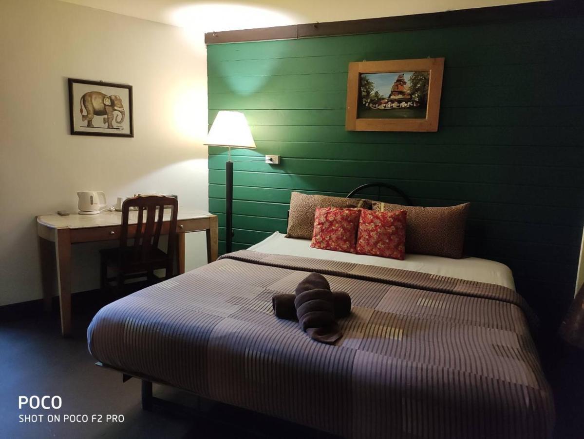 Tamarind Guesthouse Ayutthaya Bagian luar foto