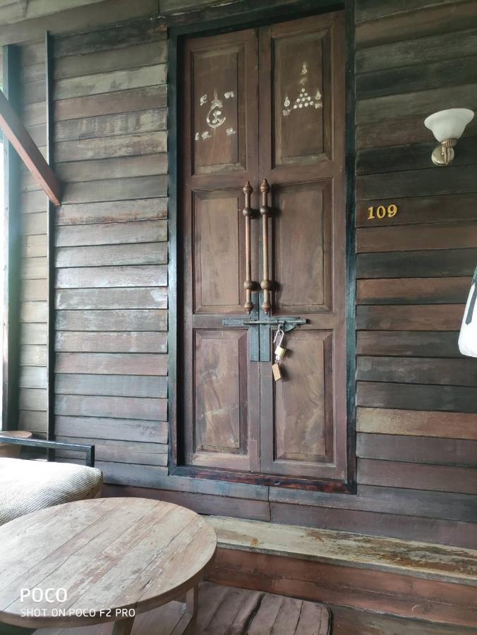 Tamarind Guesthouse Ayutthaya Bagian luar foto