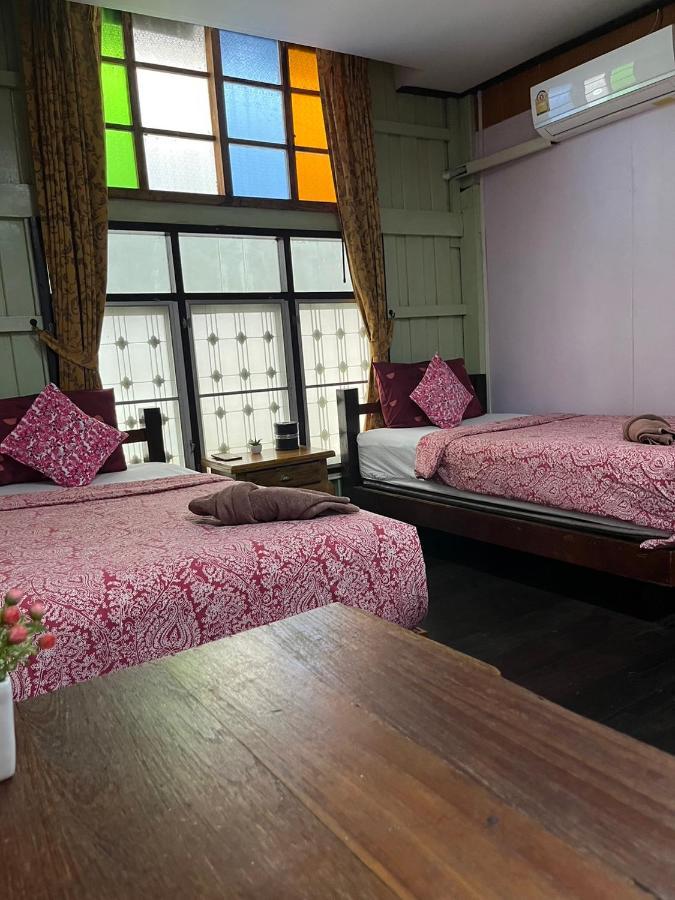 Tamarind Guesthouse Ayutthaya Bagian luar foto
